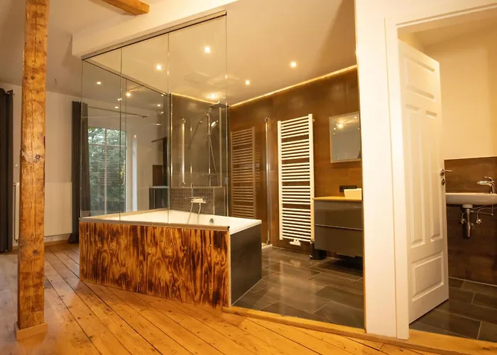 Loft Mit Grosser Badewanne A شقة